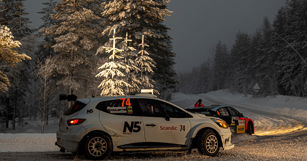 Vilmantas Padegimas and Ugnius Vainevičius with Renault Clio N5